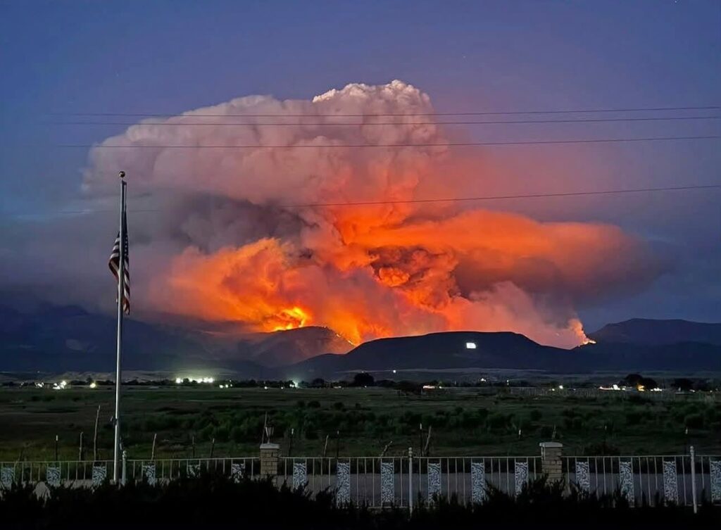 Incendio Snyder Mesa en Colorado deja tres bomberos muertos y agrava la emergencia forestal