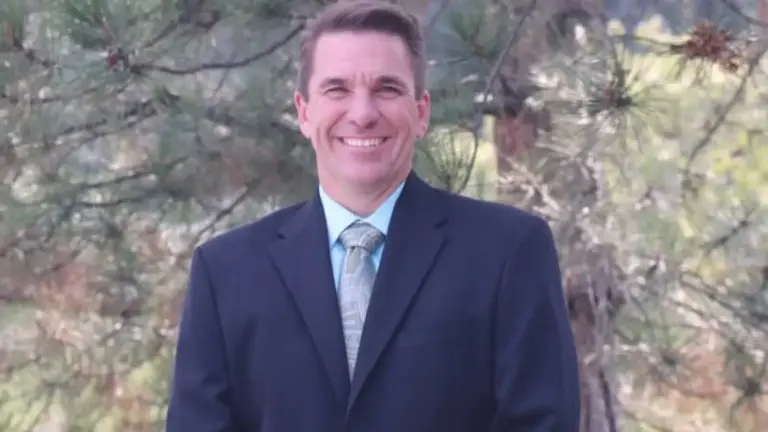 Gastos de Viaje de Superintendentes en los Distritos Escolares de Colorado Exceden $121,000 en Dos Años