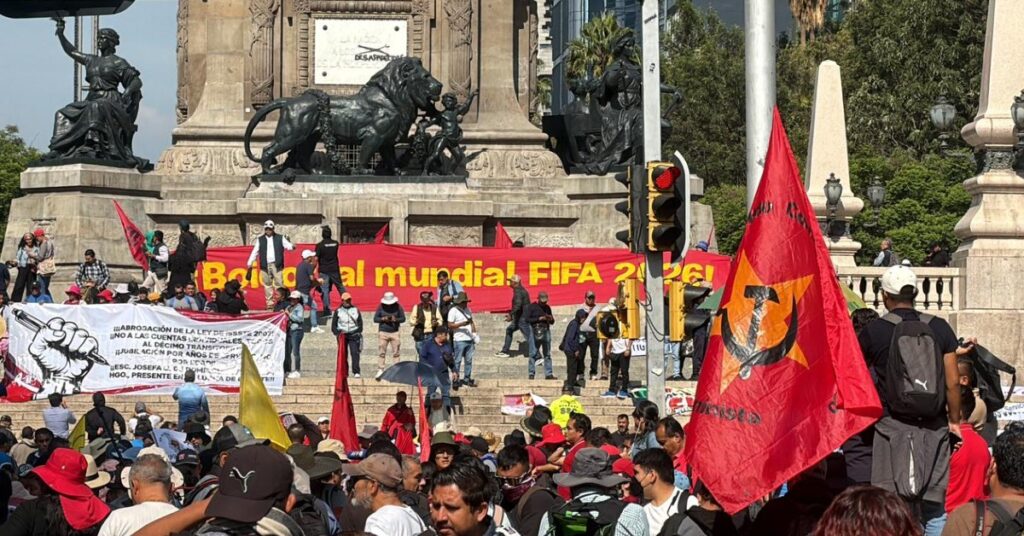 CNTE se moviliza en Ciudad de México contra el Mundial 2026