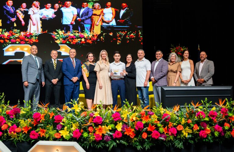 Estudiante de Nikki Rowe gana una Ford Bronco Sport 2026 por su asistencia perfecta