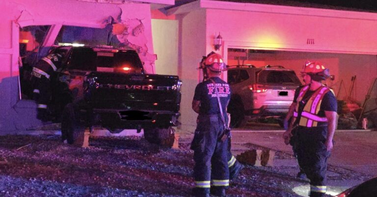Accidente en Sunland Park: Vehículo Impacta Vivienda y Perro es Rescatado