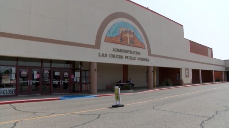 Escuelas Públicas de Las Cruces Invitan a la Comunidad a Opinar sobre el Código de Vestimenta