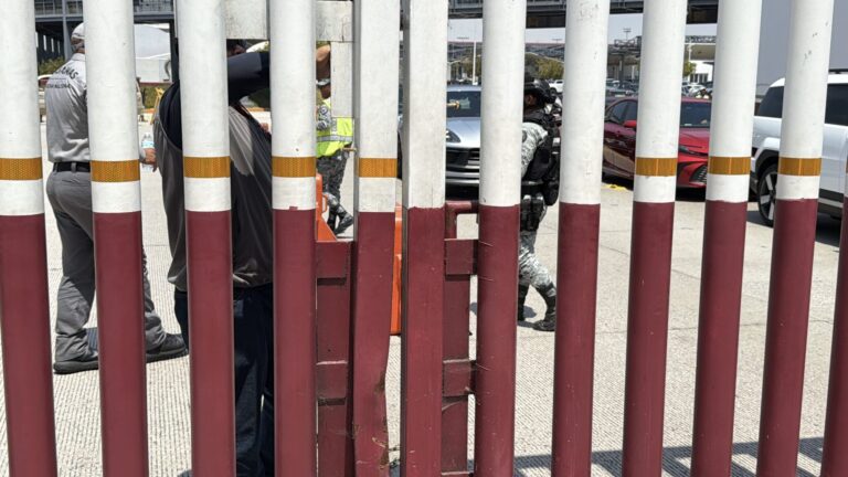 CNTE paraliza el cruce fronterizo en El Chaparral con protesta masiva