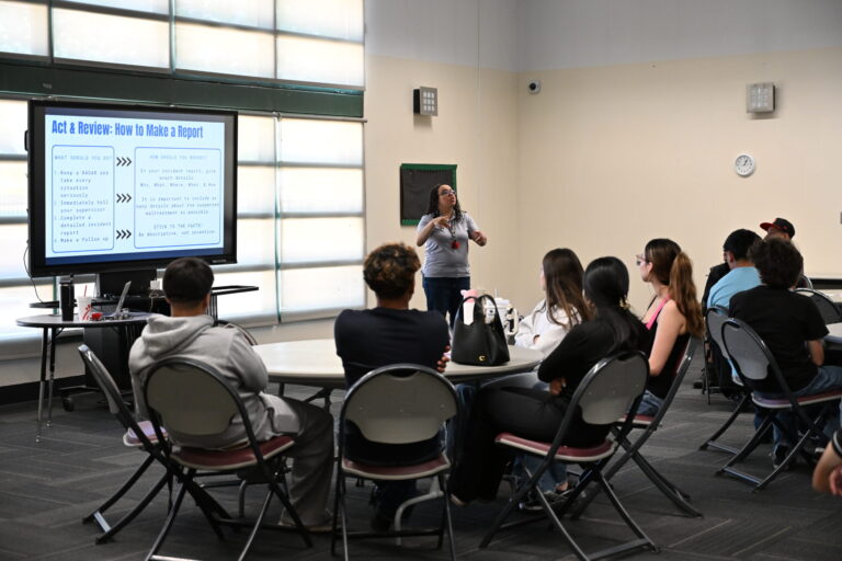 Albuquerque Impulsa Programas de Mentoría de Verano para 700 Jóvenes