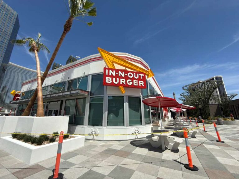 In-N-Out Las Vegas: Abre su Impresionante Nueva Sucursal en The BLVD