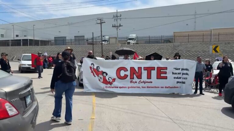 Bloqueo en la Garita de Otay por Manifestación de Maestros Afecta Cruce Comercial a EE.UU.