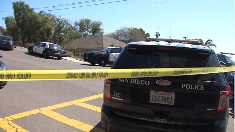 Atropello y fuga en La Jolla: buscan al conductor que dejó grave a un motociclista