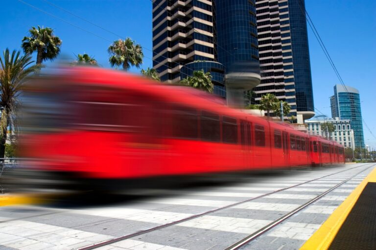 SANDAG solicita opiniones sobre transporte público para comunidades dependientes del tránsito en San Diego