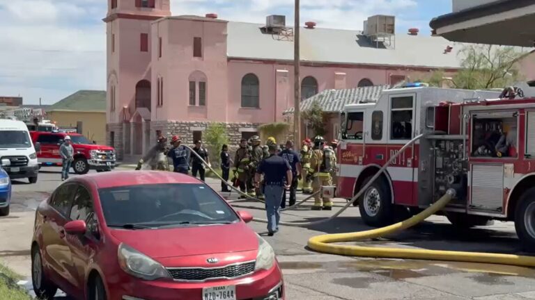 Incendio en El Paso: bomberos controlan fuego en una casa abandonada del centro