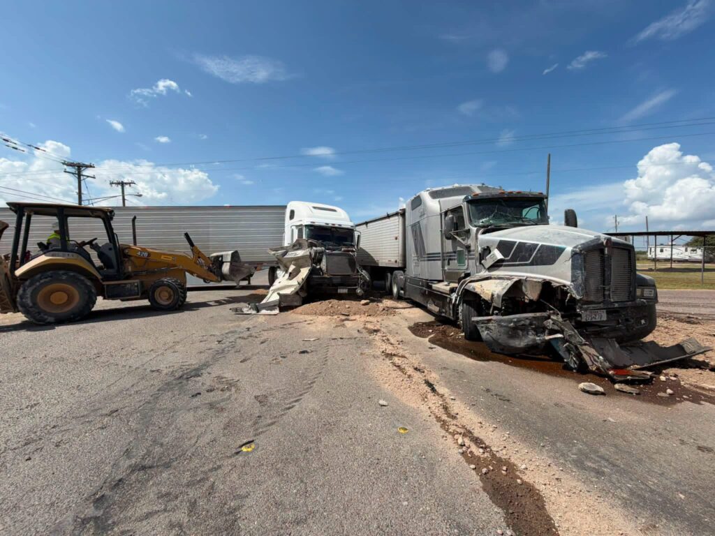 Cierran ambos sentidos de FM 1015 al sur de Military Highway por incidente con materiales peligrosos
