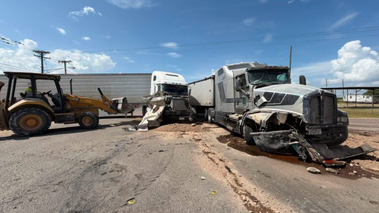 Cierran ambos sentidos de FM 1015 al sur de Military Highway por incidente con materiales peligrosos