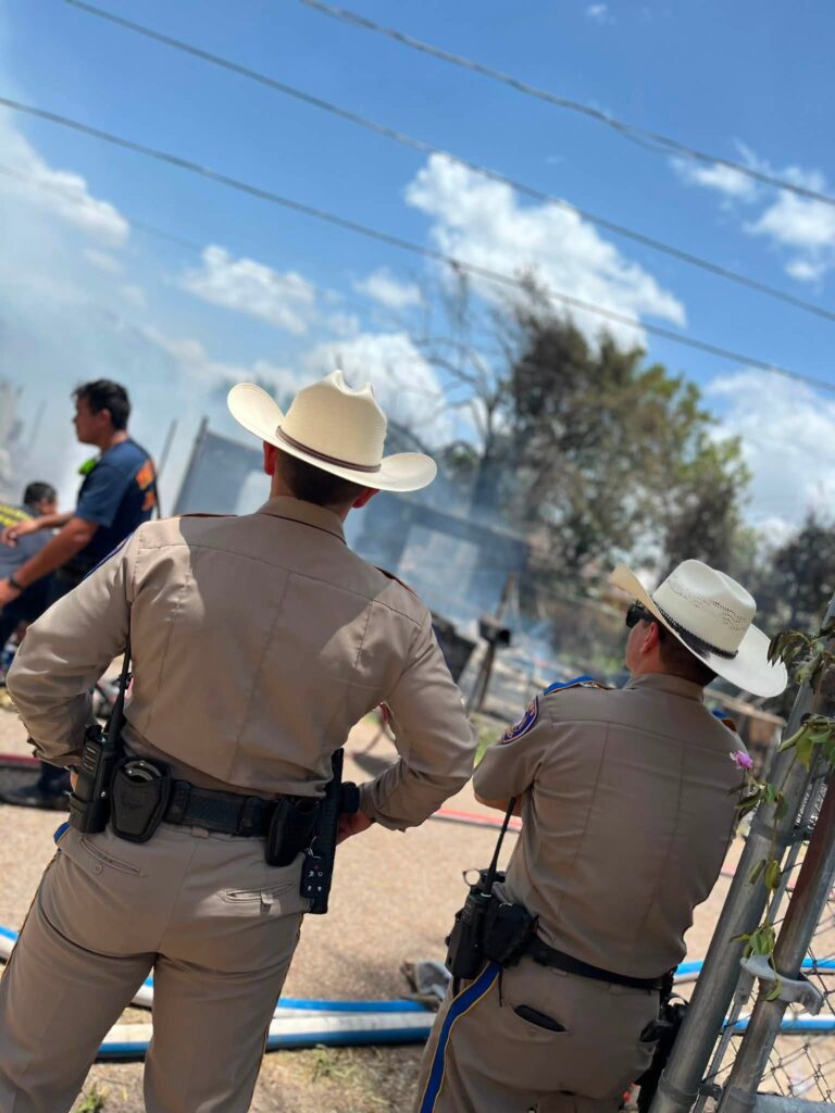 Bomberos de varios municipios atienden incendio estructural en San Eulogio Road