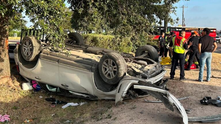 Hombre resulta hospitalizado tras volcadura en Mission