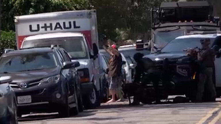 Arresto en Normal Heights tras presunta agresión con bate y tenso operativo policial