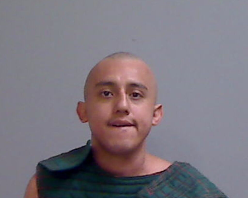 Hombre es acusado de apuñalar a un familiar en Edinburg; fijan fianza de $5,000