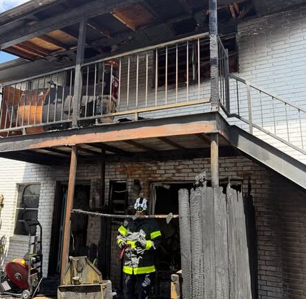 Incendio consume parte de complejo de apartamentos en McAllen; rescatan a un perro