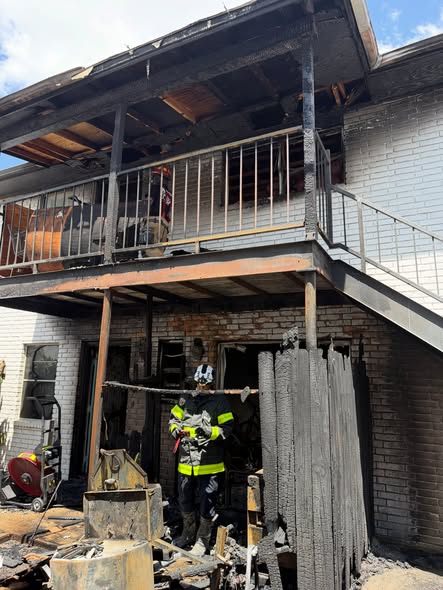 Incendio consume parte de complejo de apartamentos en McAllen; rescatan a un perro