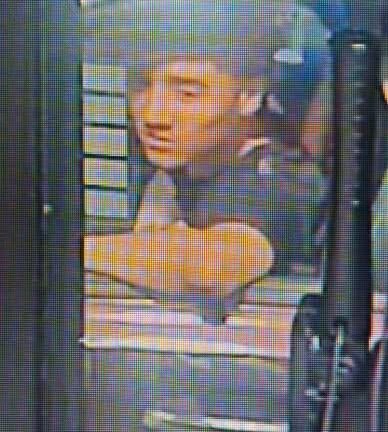 Buscan identificar a hombre vinculado con el robo de un vehículo en Brownsville