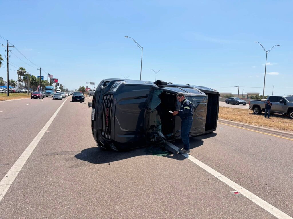 Accidente tipo volcadura provoca cierre temporal de rampa en I-69C en Edinburg