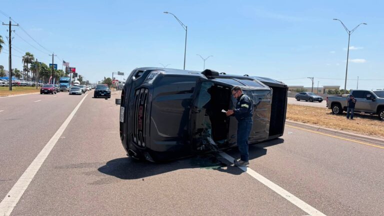 Accidente tipo volcadura provoca cierre temporal de rampa en I-69C en Edinburg