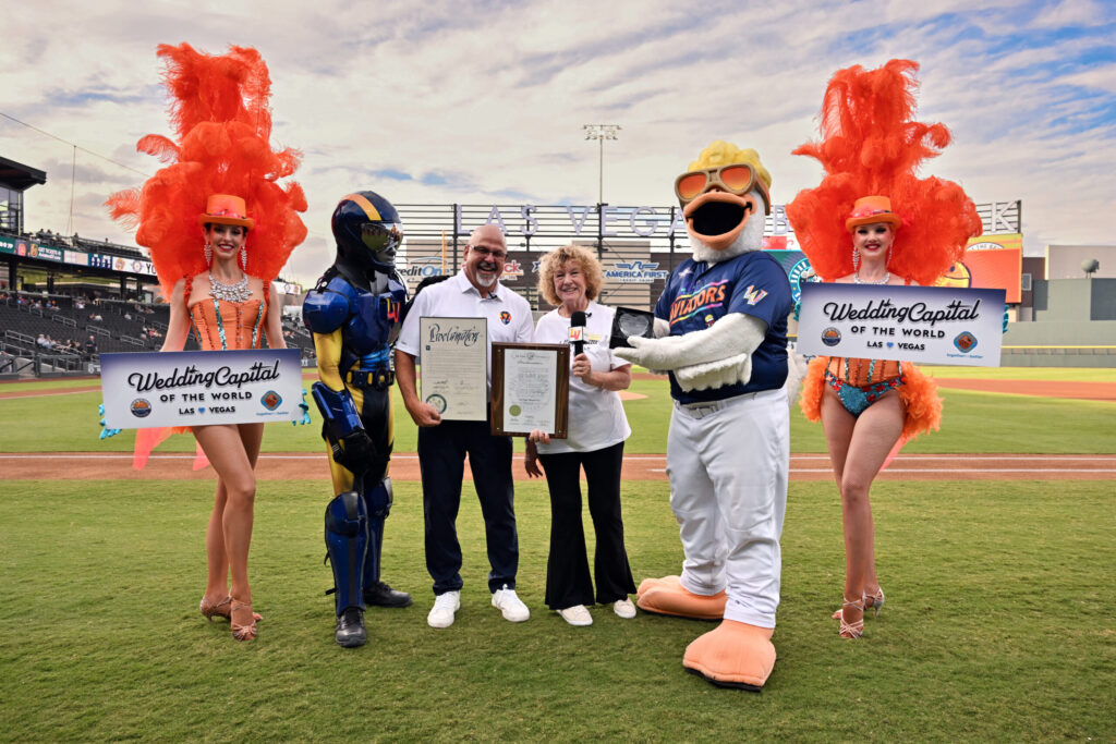 Bodas en Las Vegas: 140 parejas renuevan sus votos en masivo evento en el Las Vegas Ballpark