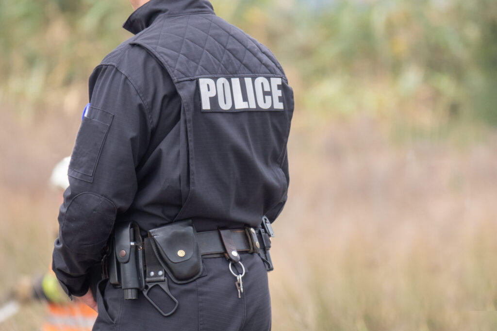 Operativo del FBI en Ramona con apoyo de SWAT sigue en desarrollo