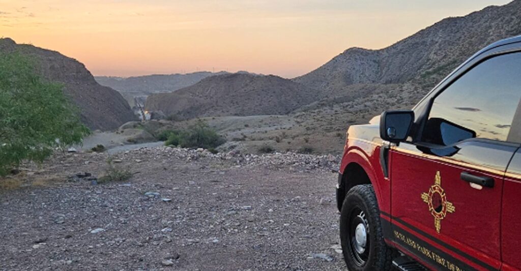 Rescate en Monte Cristo Rey: bomberos de Sunland Park auxiliaron a un hombre tras una caída de 30 pies