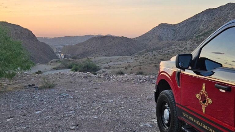 Rescate en Monte Cristo Rey: bomberos de Sunland Park auxiliaron a un hombre tras una caída de 30 pies