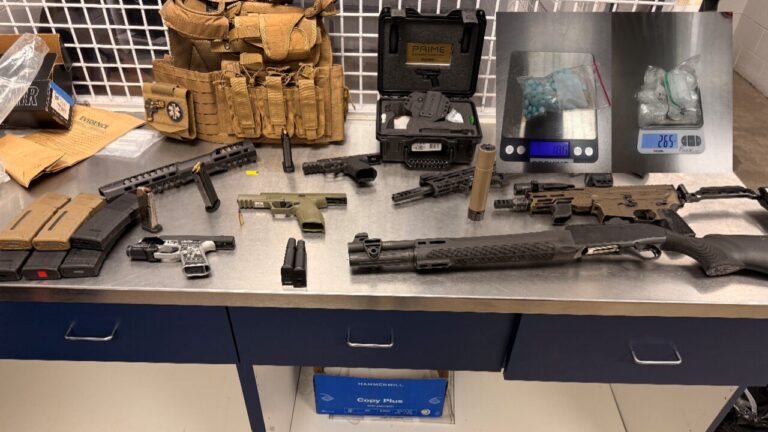 Autoridades de Nuevo México incautan armas, fentanilo y resuelven 11 tiroteos tras investigación antipandillas