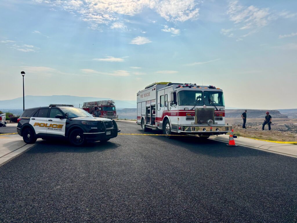 Cinco personas mueren tras caer un vehículo por un barranco en Grand Junction