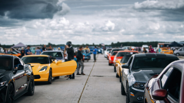 Salinas arranca Car Week con exhibición gratuita de autos en el aeropuerto