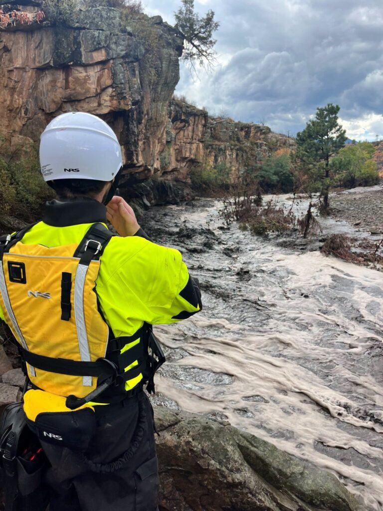 Hombre muere tras ser arrastrado por inundaciones repentinas en Beulah