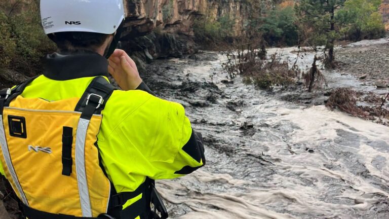 Hombre muere tras ser arrastrado por inundaciones repentinas en Beulah