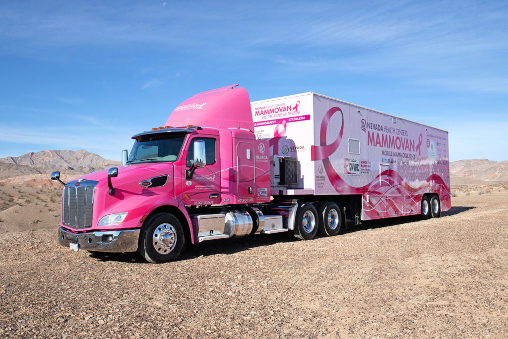 Mammograms salvan vidas: Mammovan de NVHC lleva exámenes vitales a una comunidad de Nevada