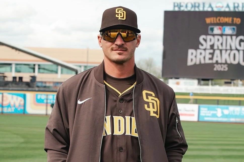 ICE arresta en El Paso al venezolano Oswaldo Pirela, miembro del personal de los San Diego Padres