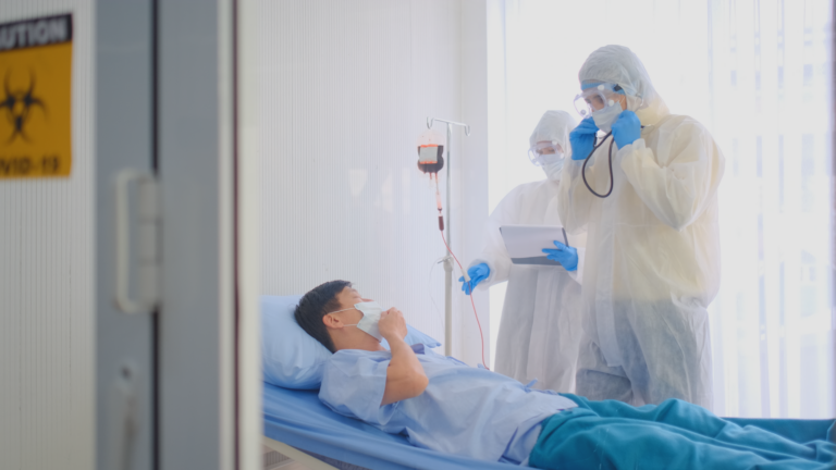 COVID-19, influenza y RSV dejan más de 180 hospitalizaciones en San Diego