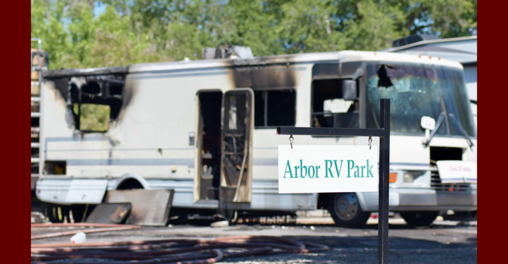 Incendio destruye por completo una casa rodante en Albuquerque