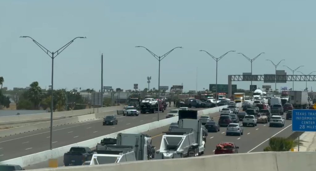 Reabren carriles principales de I-2 tras accidente múltiple en San Juan