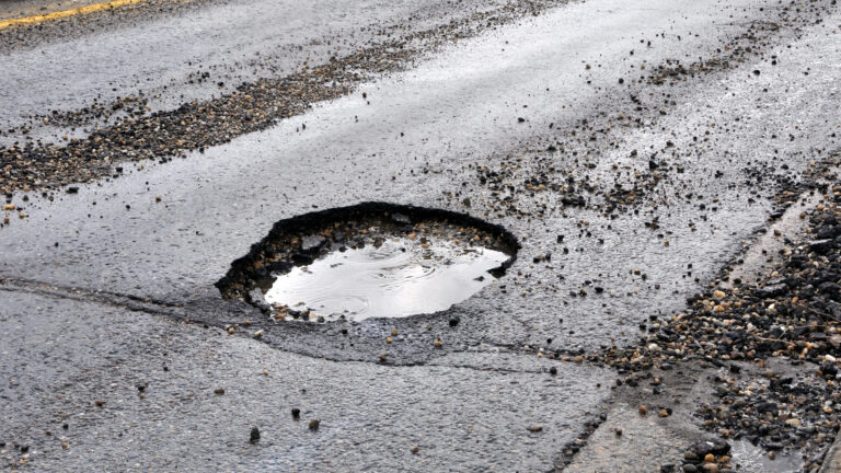San Diego repara más de 1,100 baches antes de la temporada de lluvias