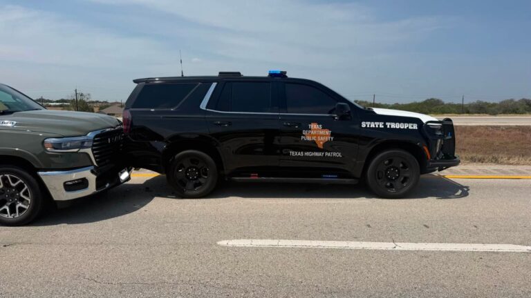 Trooper de DPS es golpeado por un vehículo mientras dirigía el tráfico