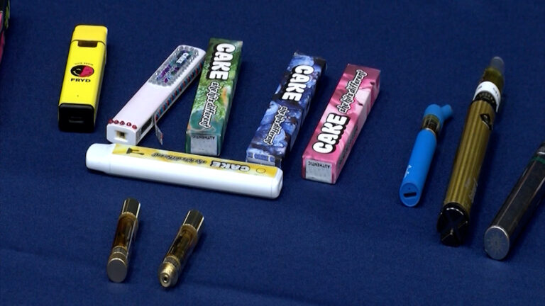 Autoridades alertan sobre los riesgos del vapeo entre jóvenes