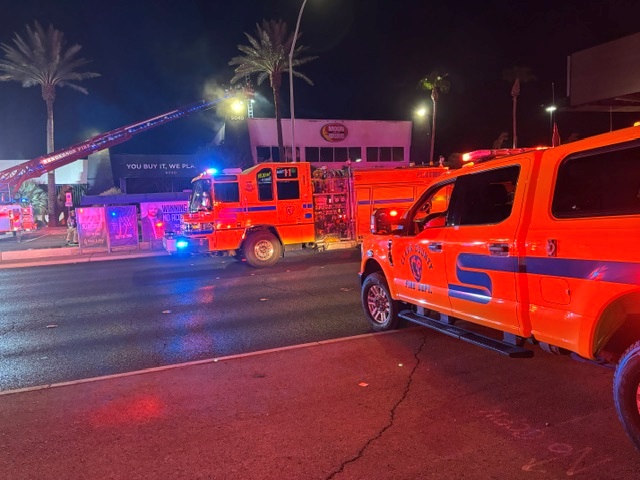 Incendio en vivero moviliza a bomberos en Las Vegas