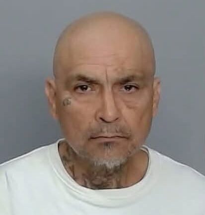 Buscan a hombre acusado de agresión agravada
