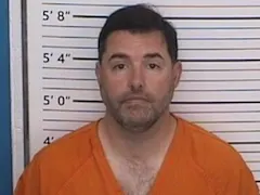 Arrestan a propietario de los 49ers en Ohio tras operativo encubierto