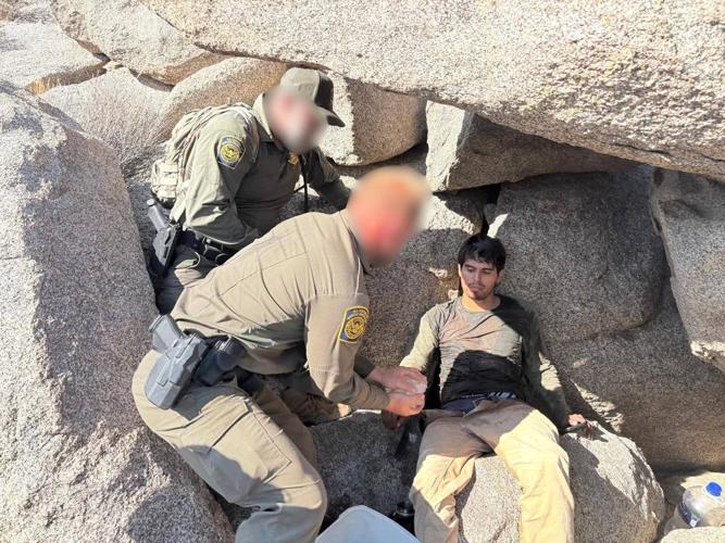 Rescatan a migrante mexicano perdido durante dos días en las montañas de Jacumba
