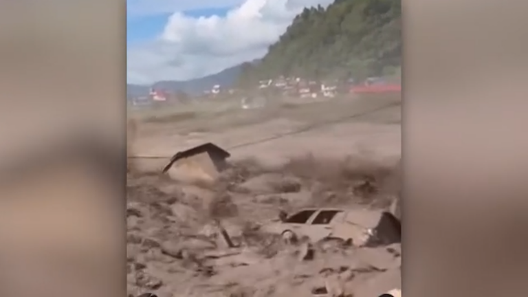 Inundaciones devastadoras dejan muertos entre China y Nepal