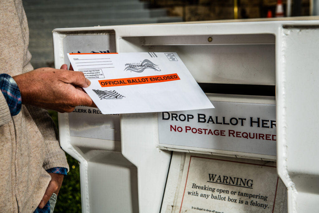 Colorado se suma a demanda contra nuevas reglas del Servicio Postal sobre boletas por correo