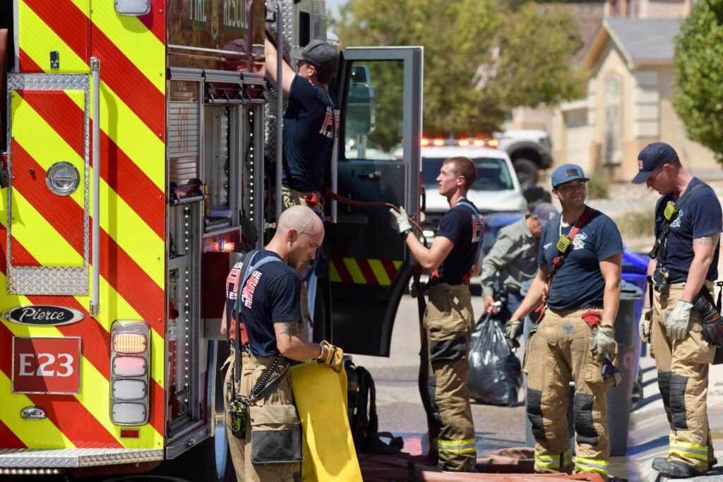 Incendio accidental deja a tres personas y su mascota desplazadas en Albuquerque