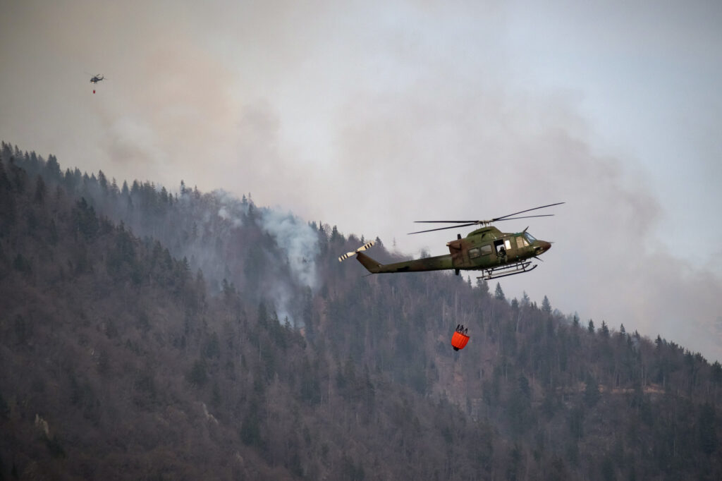 Incendio en Big Sur obliga a evacuar viviendas y provoca cierre de Highway 1