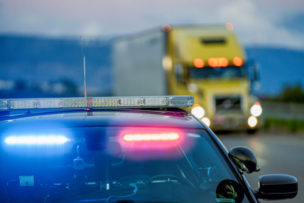 Conducción distraída: bajan 6.5% los accidentes con camiones comerciales en Colorado
